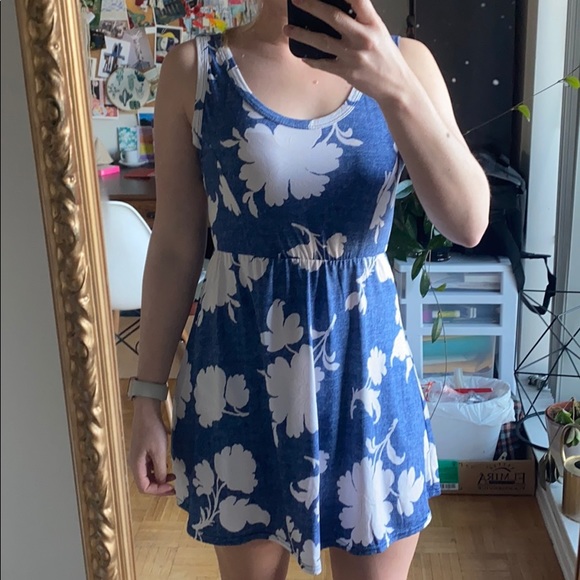 European Dress - Picture 3 of 3